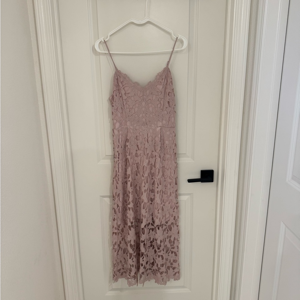 Lace Midi Dress in Mauve